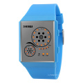 Colorido reloj de cuarzo joven con impermeable